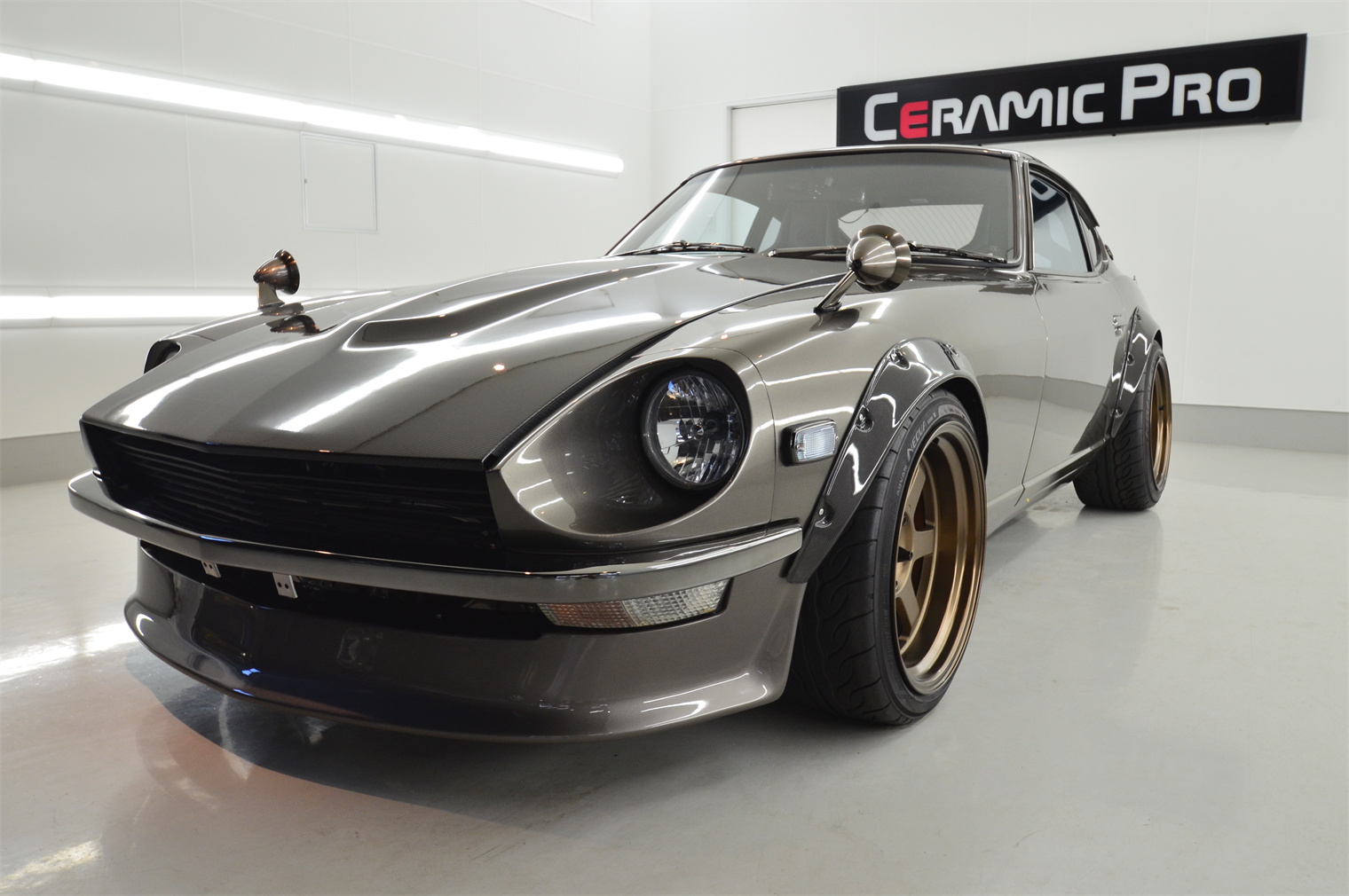 NISSAN FAIRDY Z S30 ｜ 大阪のガラスコーティングはカーメイク