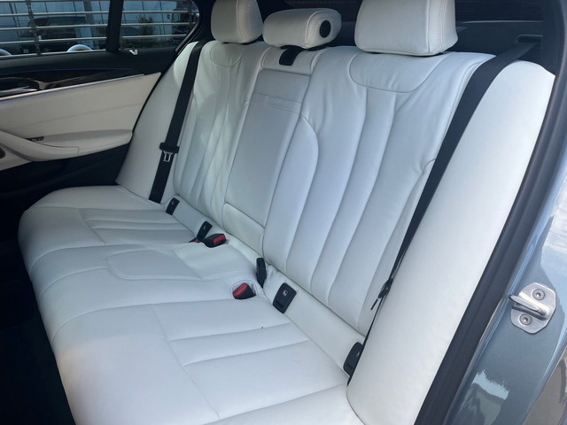 BMW 5シリーズ (G30) ホワイト本革シート張替施工事例 完成 リヤシート