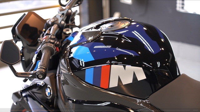 BMW M 1000Rバイクプロテクションフィルム施工事例 Fenix Scratch Guard 完成3